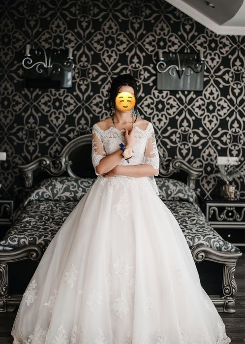 Весільна сукня з салону