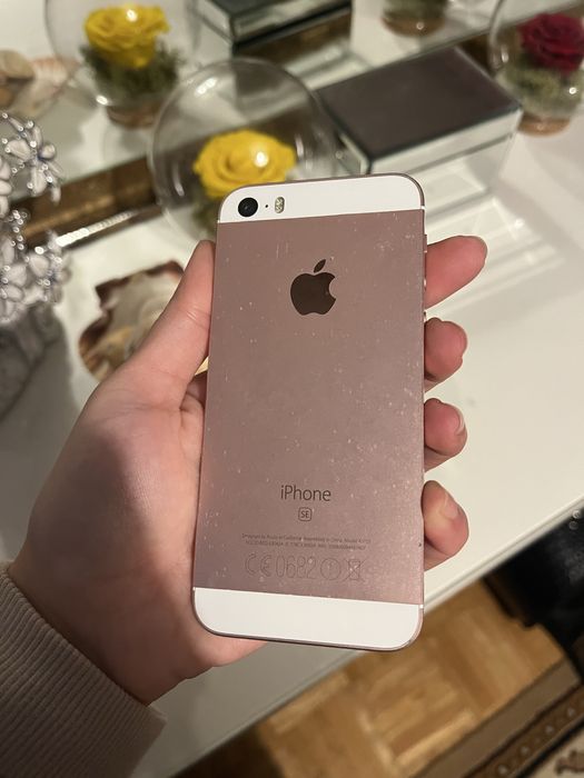 Vendo telemoveis antigos, iPhone 4 e iPhone SE