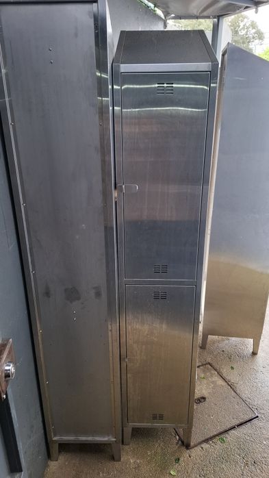 Conjunto de 4 cacifos de 2 portas/1 corpo inox