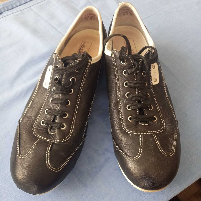 Damskie sneakersy firmy MEDICUS w rozmiarze 39.