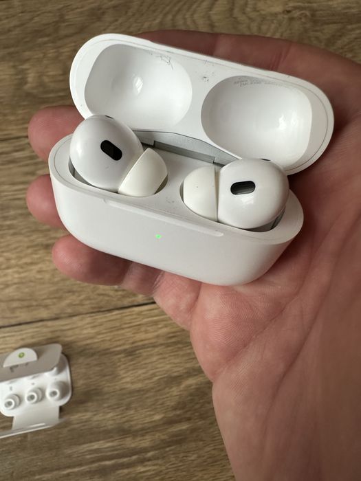 AirPods Pro 2 (2nd generation) with MagSafe. Стан і батарея супер!