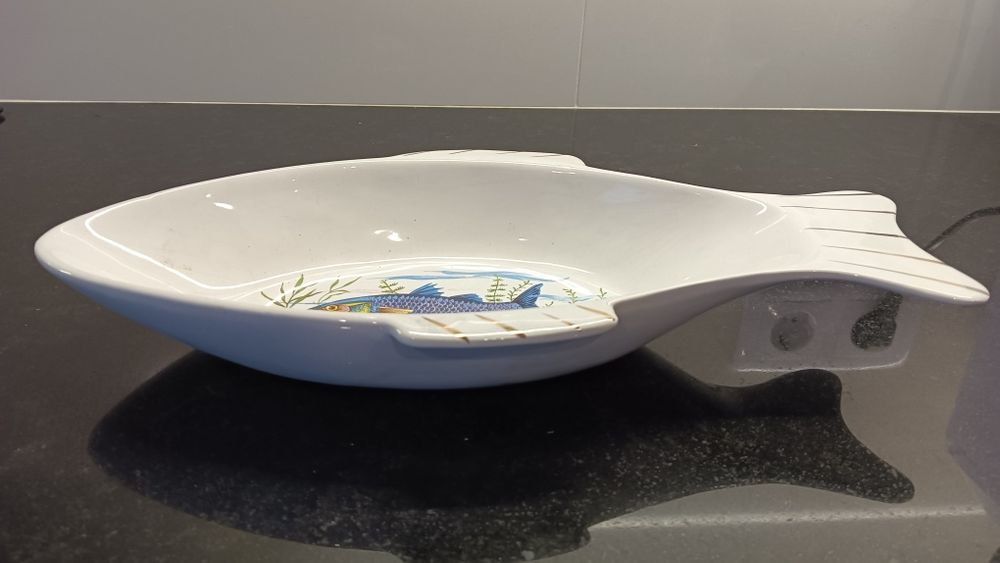Travessa com decoração de peixe