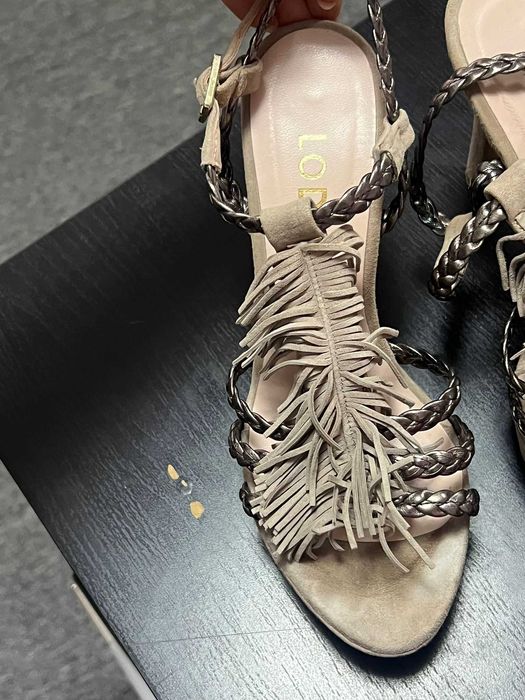 Sapatos Usados como Novos