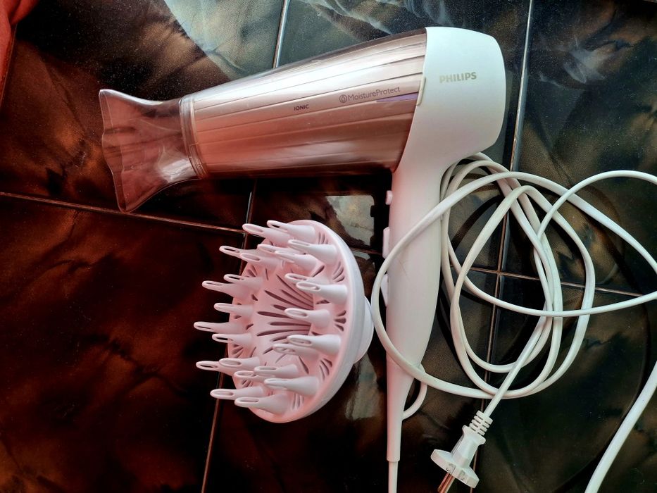 Фен PHILIPS  Prestige MoistureProtect HP8280/00