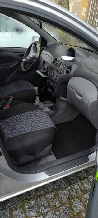 Toyota Yaris 1.0 VVT-i (2003) – Bom Estado / Recalls em Dia