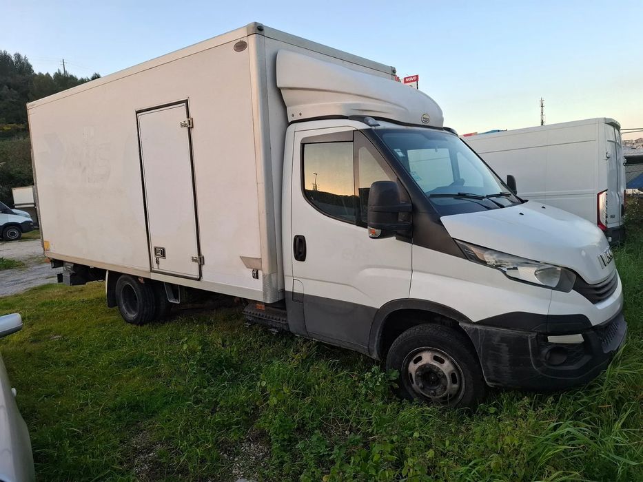 Iveco Iveco 35.17 cx fechada com plat elevatoria