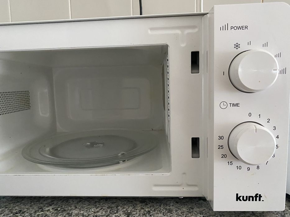 Micro-ondas KUNFT KMW-4459 (20 L - Sem Grill - Branco)