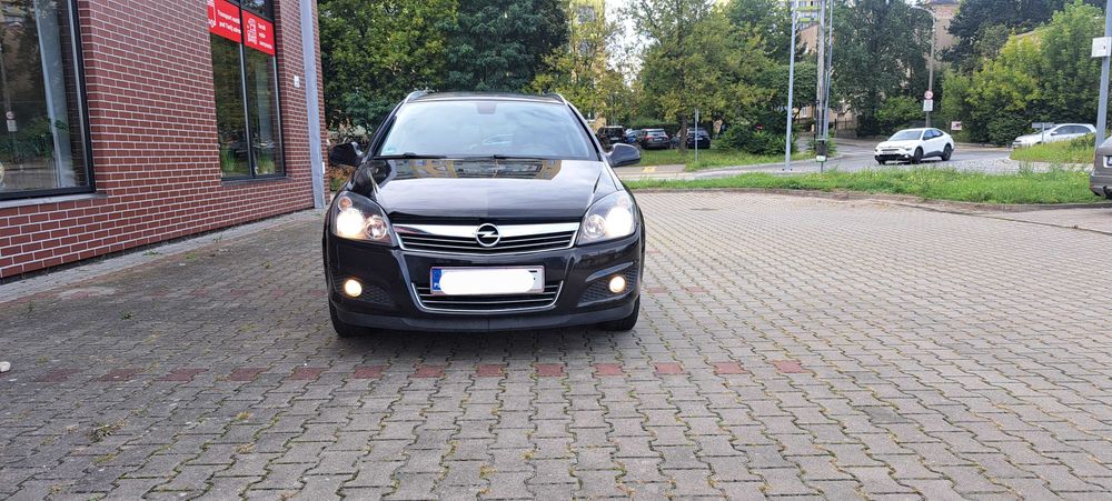 Opel Astra 2010 rok 1.4 Gaz Model po liftingu