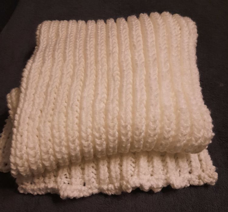 Biały szal; gruby i cieplutki, 160 cm; Hande made