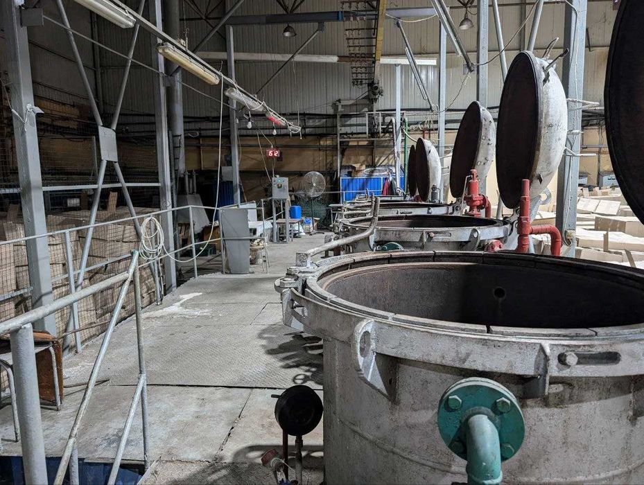 Продамо 2400 кв.м виробничих площ  консервного заводу в чудовому стані