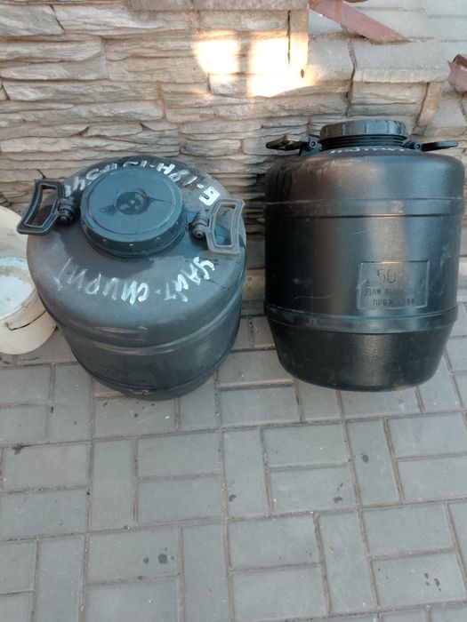 Канистры, бочки пластиковые 20 и 50л.