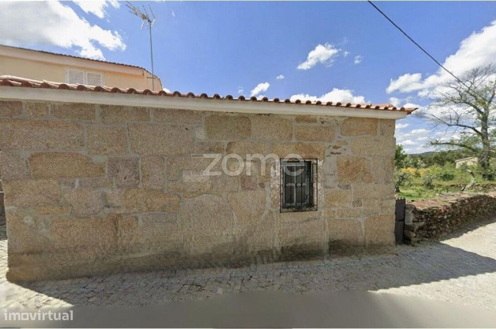 Construção rural em granito com potencial de ampliação e remodelaçã...