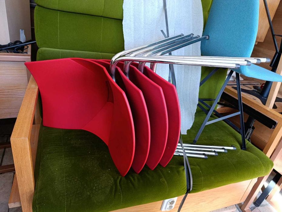 Krzesło Bejot czerwone plastik chrom