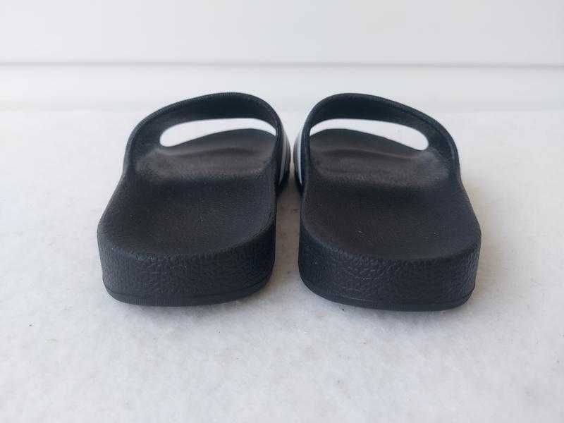 Дитячі шльопанці панталети капці adidas adilette aqua чорний