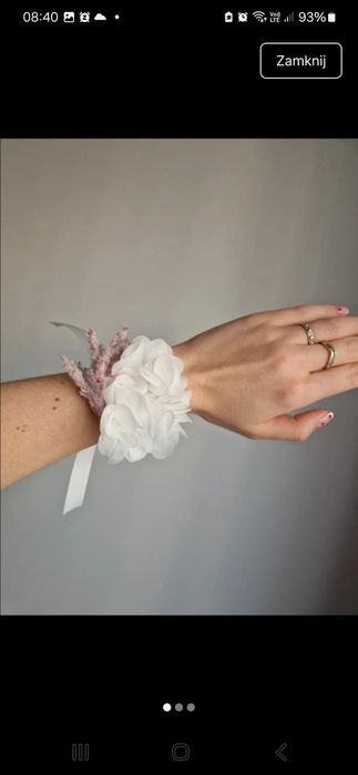 Korsarz ślubny na szydełkowej podstawie