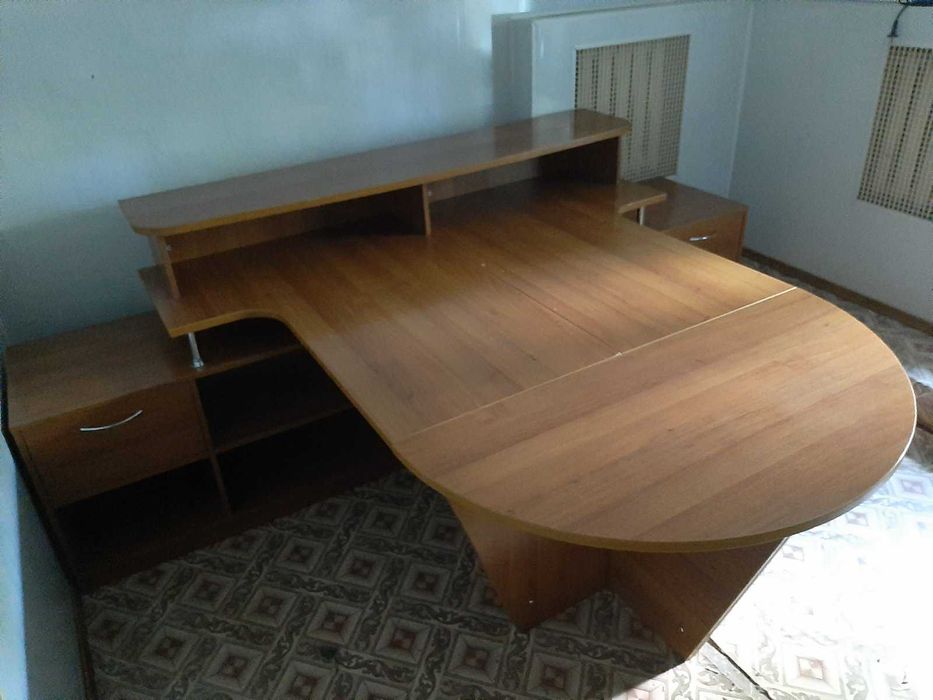 Комплект офісних меблів