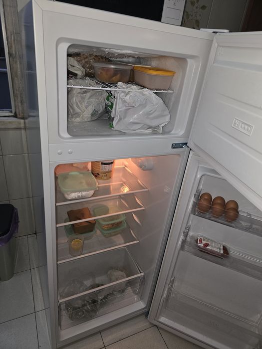 Frigorífico e microondas