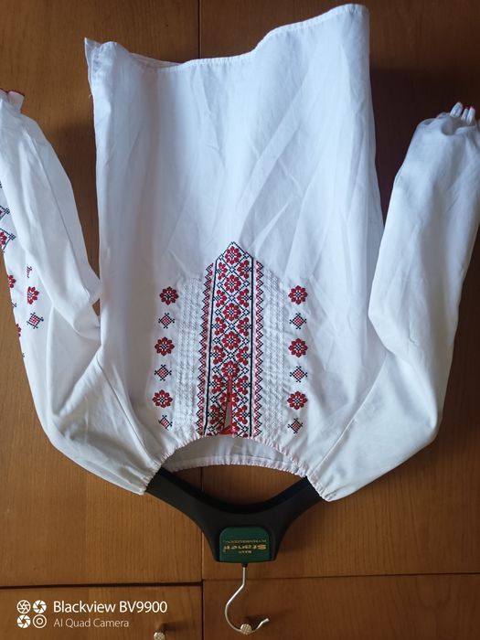 Вишиванки,дитячі і жіноча.