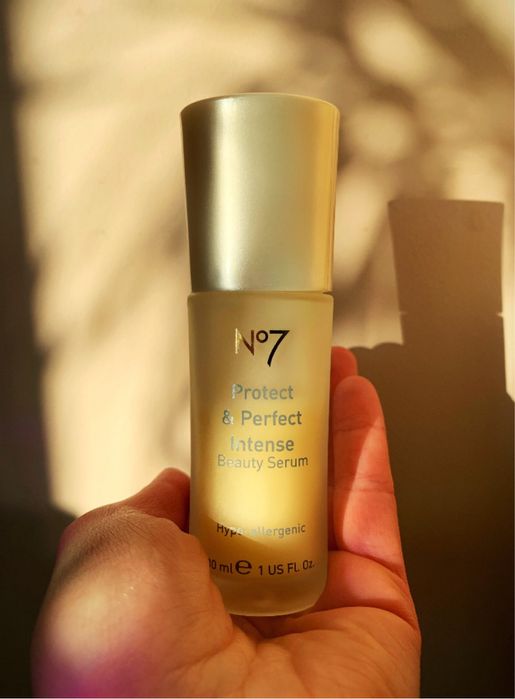 Антивікова сироватка для обличчя boots no.7 protect & perfect serum