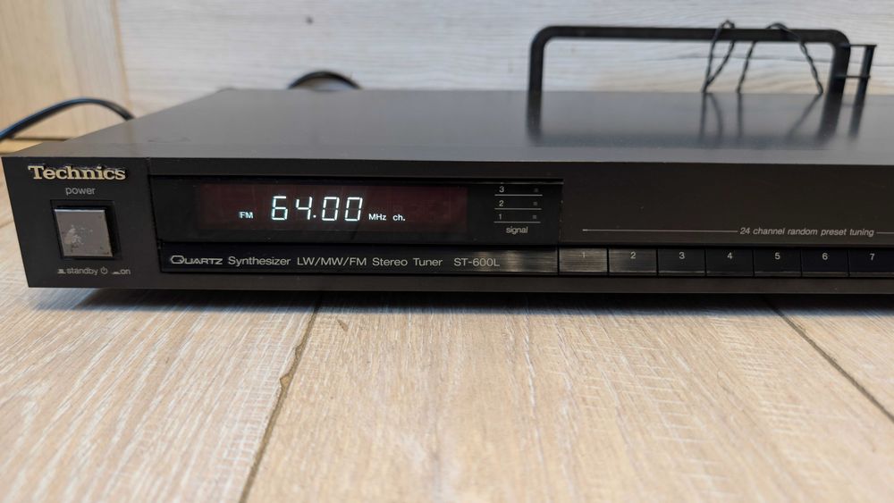 Tuner Technics ST-610 L ! IDEALNY STAN ! NIE Przestrojony ! Polecam ! Oryginalny STAN !