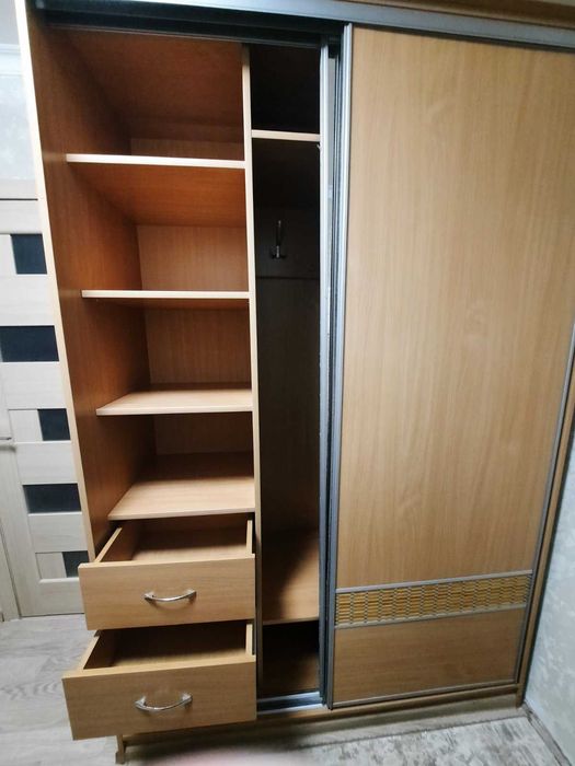 Шафа-купе для вітальні