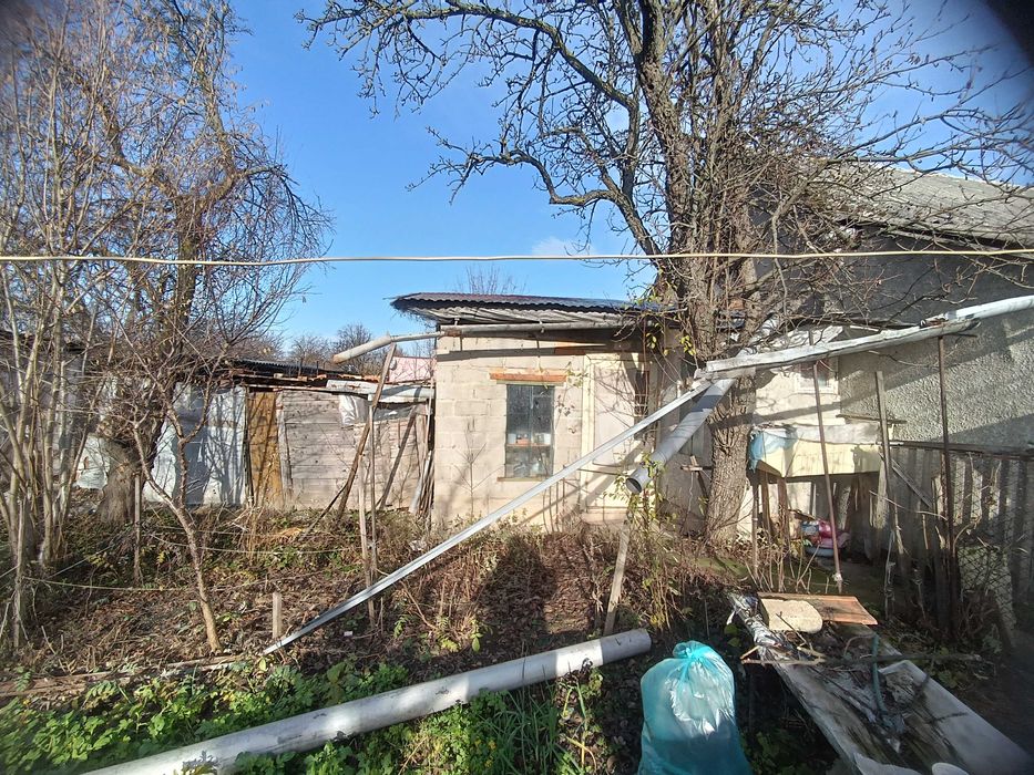 3-х кімнатний будинок 71 кв.м., житловий стан, 6.5 соток, гараж підвал