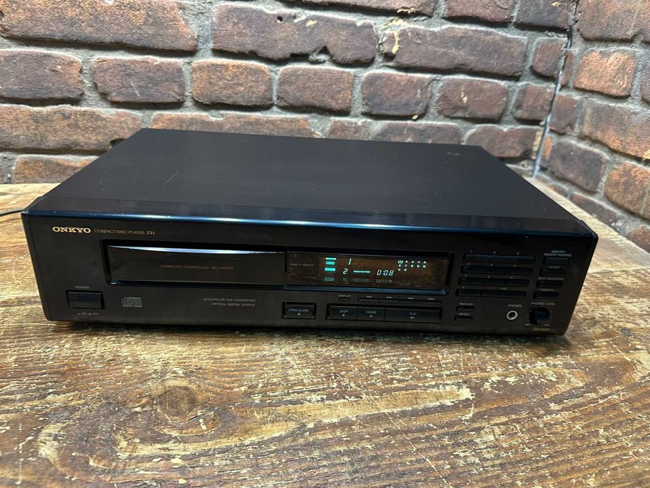 Odtwarzacz CD Onkyo DX 6920