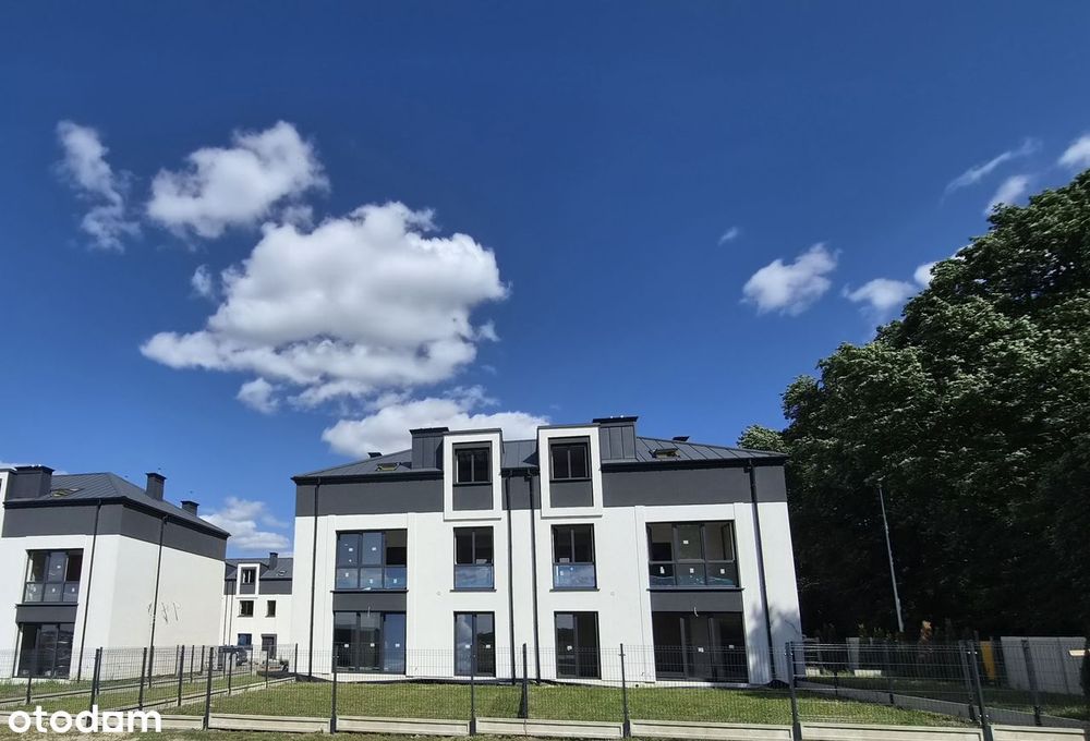 Dwupoziomowe mieszkanie z ogródkiem i 2 miejscami parkingowymi