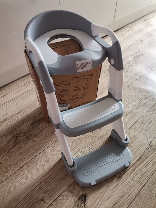 Nowy nocnik i nakładka na toaletę ze schodkami