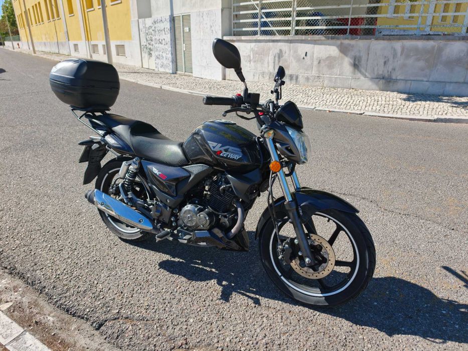Keeway RKS 125 — 2020 — 25.905 km — Top Case SHAD