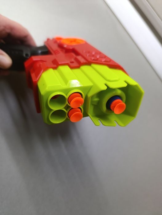 Пістолет с присосками