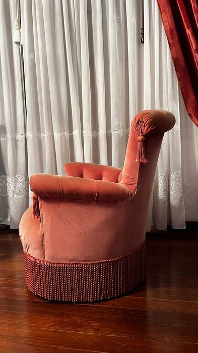 Elegante Poltrona Vintage em Veludo Rosa