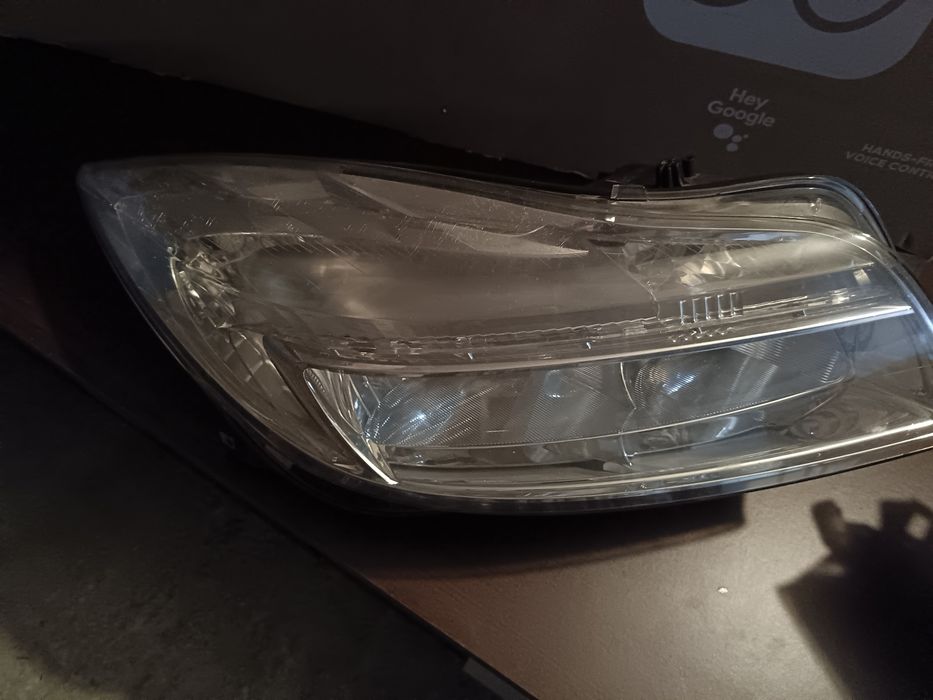 Faróis carrinha Opel Insignia