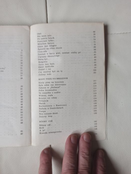 Osiecka sztuczny miód, ilustrował Młodożeniec