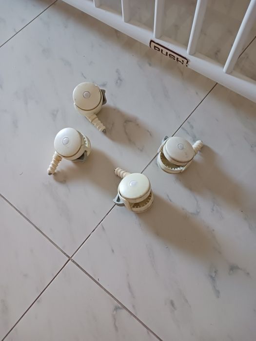 Cama / berco de bebé de grades marca  Trama