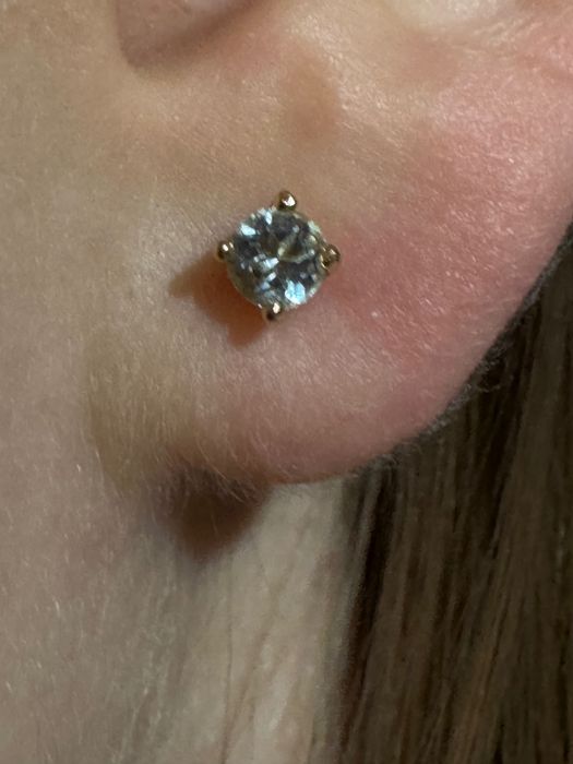 Złote kolczyki z akwamarynami