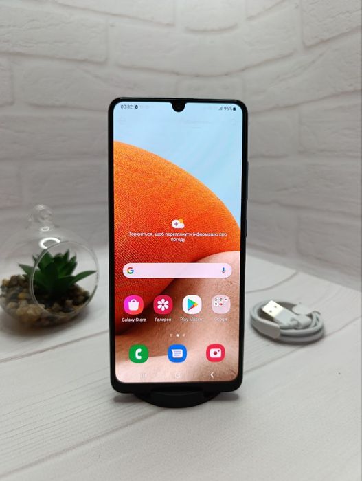 Продам телефон Samsung A32 4/64Gb NFC в гарному стані