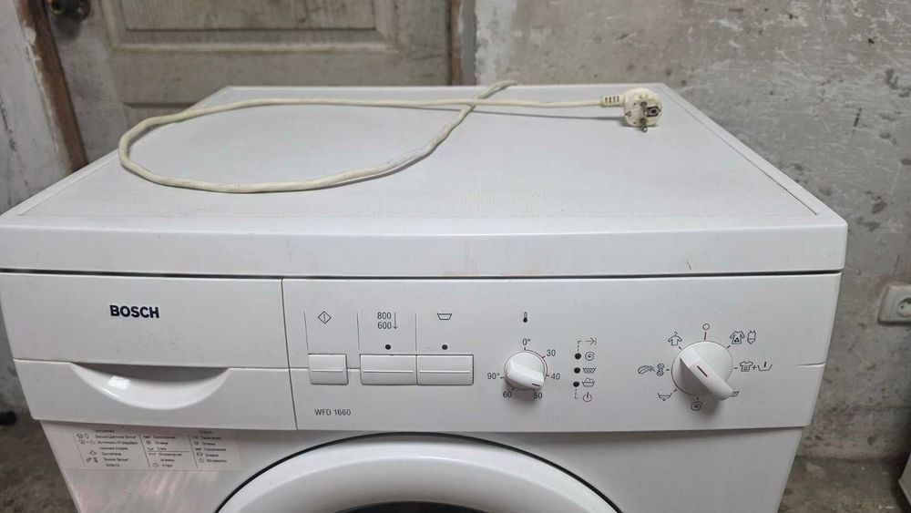 Рабочую стиральную машину Bosch, на 6 кг. белья.