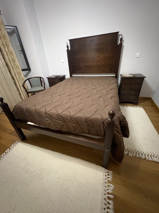 Cama em castanho 190x140