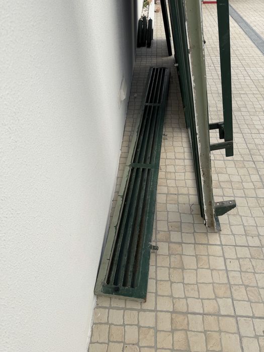 Dá-se Portão Garagem c/ porta 2.5 altura x 2.63 largura a quem vier buscar até sabado