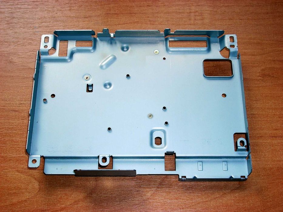 Metalowa obudowa płyty głównej konsoli Sony PlayStation 1