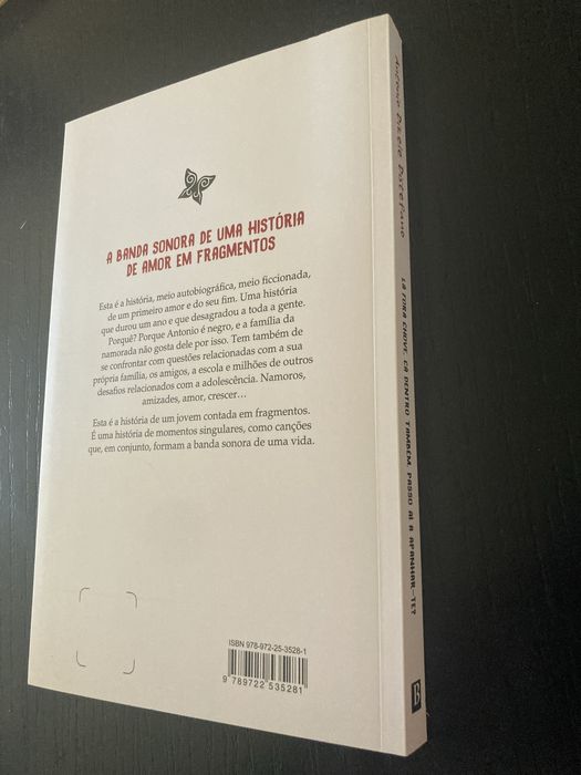 Lá Fora Chove, Cá Dentro Também… - Antonio Dikele Distefano