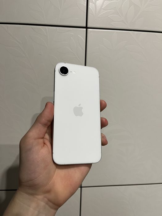 iPhone 16e 128 GB White