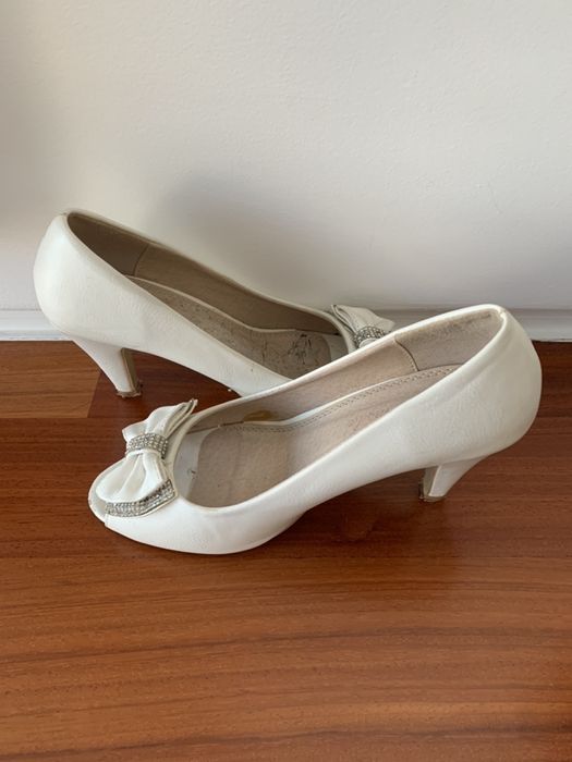 Sapatos Clássicos de Salto - Brancos