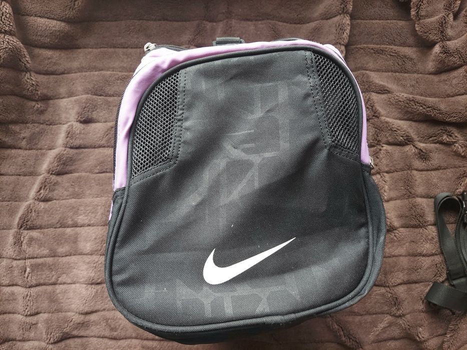 Сумка дорожня фірми Nike оригінал 

Розміри сумки: 
Довжина 45см
Ширин