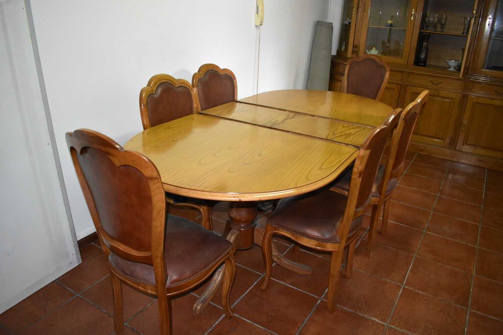 Mesa de jantar com cadeiras