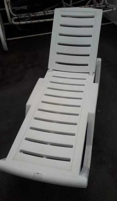 Шезлонг лежак пластиковый бу