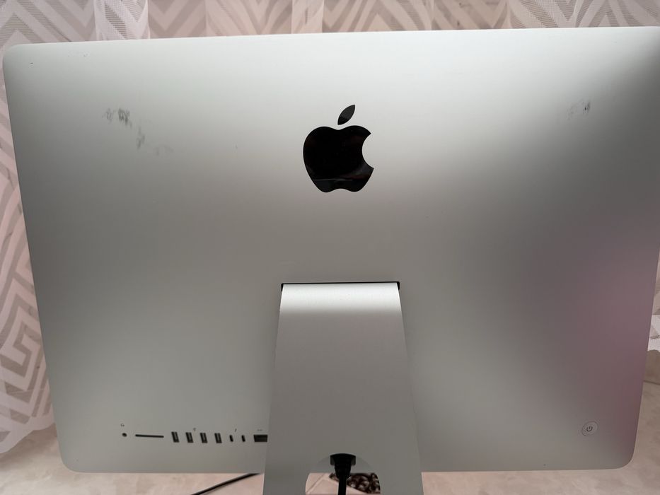 iMac 2017 21.5” i5 8gb 256ssd