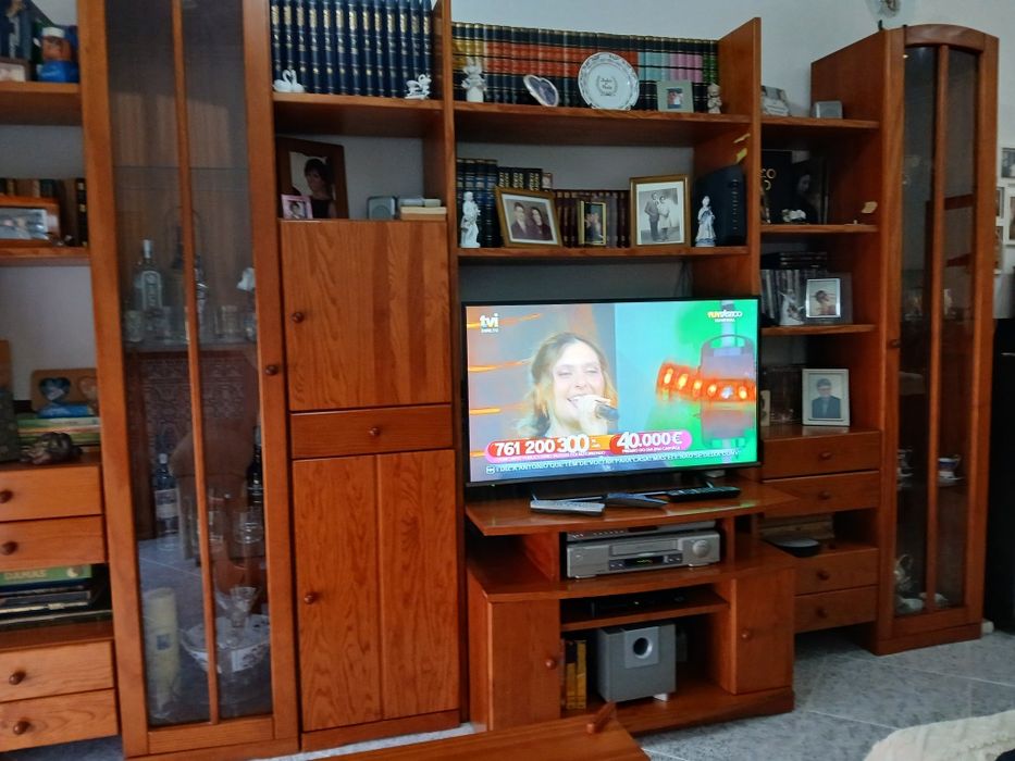 Móvel de sala, mesa de centro e móvel cd's