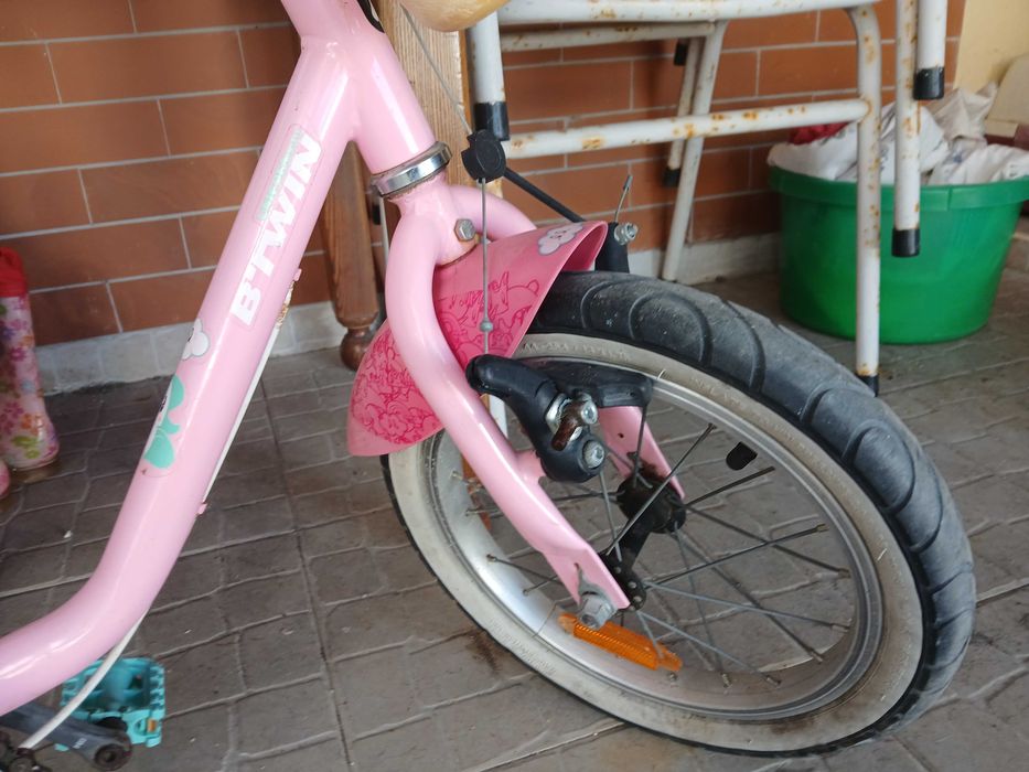 Bicicleta de Criança/Menina B'Twin roda 14, a funcionar perfeitamente.